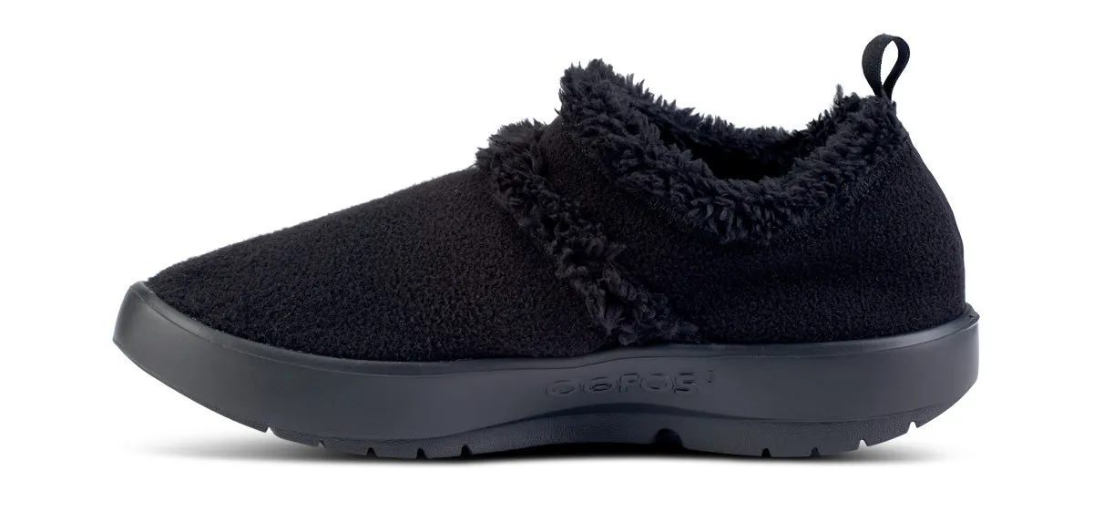 Women's Oofos OOCoozie Low Shoe Color: Black Sherpa